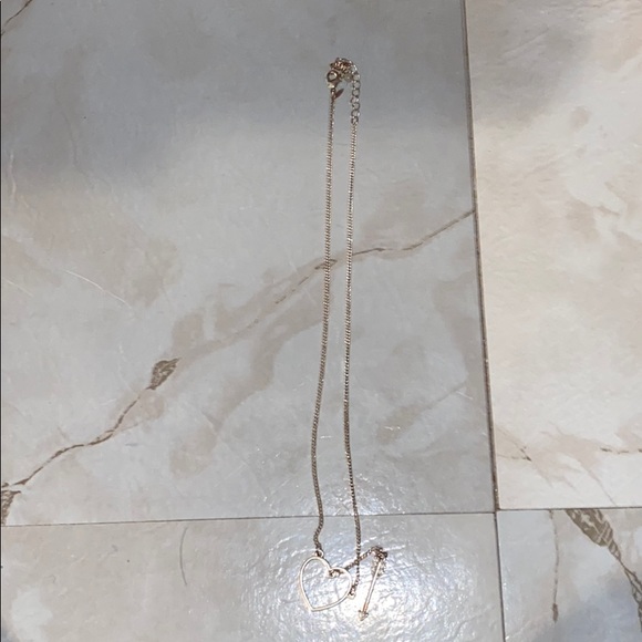 a heart arrow necklace - Picture 2 of 2